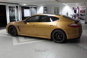 Porsche Panamera GTS Gold Edition by wrap-a-car