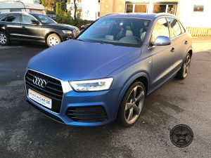 Audi Q 3 in Blau matt 